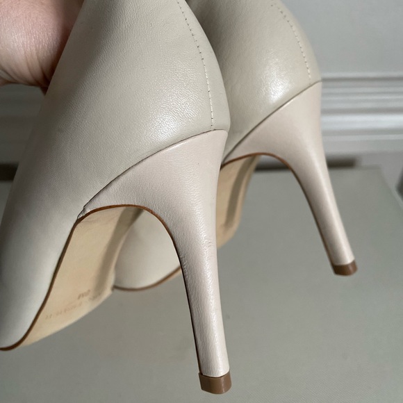Marc Fisher Light Taupe Round Toe Leather Heels size 8 - Picture 9 of 11